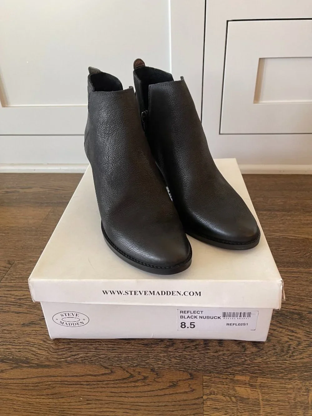Steve Madden Reflect Black Nubuck Leather Ankle Booties - Size 8.5 (EUC)